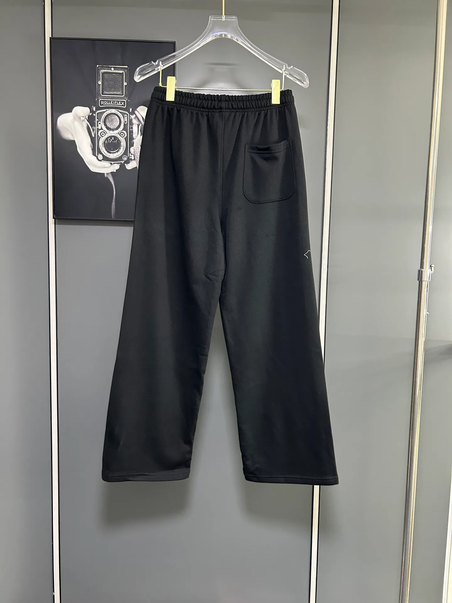 P220 Chrome Hearts 25 new colorful cross-mark loose straight trousers 2025 autumn and winter new embroidered elastic band casual trousers, customized fabrics at the counter. Made of 400g high-version terry fabric, with high breathability and comfort, impeccable details, no pilling and no deformation, brand element design concept, reflecting high quality. It feels delicate and soft! It presents casual tailoring, the same style for men and women, and the upper body shape is awesome! Size: S M L XL Color: Black